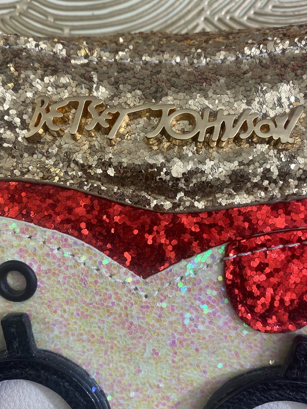 Betsey Johnson Gold Glitter Pizza Slice with Red Heart Details Clutch Wristlet - Picture 3 of 7